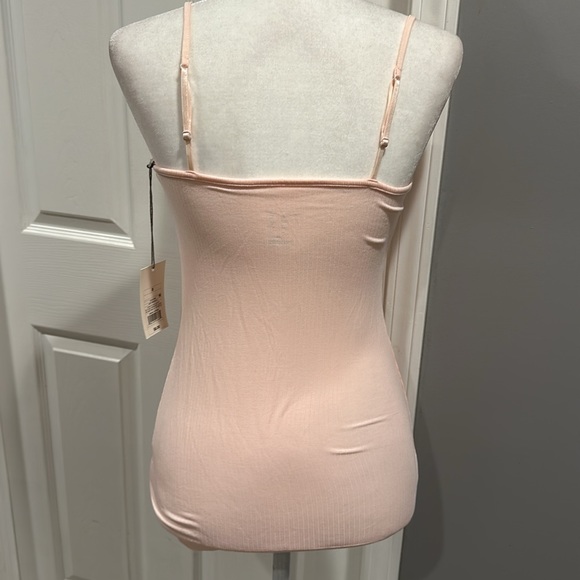 Brand new and easy sleeves top - Picture 4 of 6